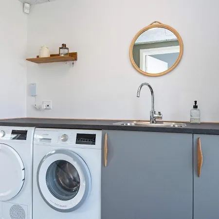 12 Person In * Ansager