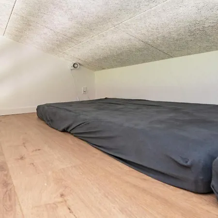 12 Person In Vakantiehuis Ansager