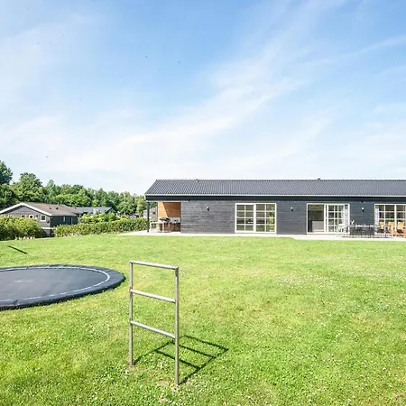 12 Person In Holiday home